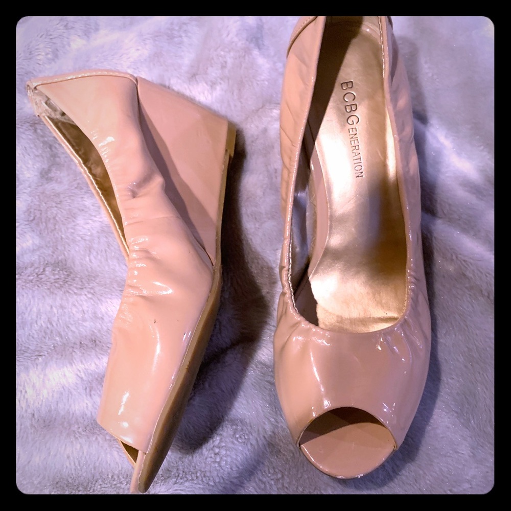 Medium-nude wedge shoes lightly worn